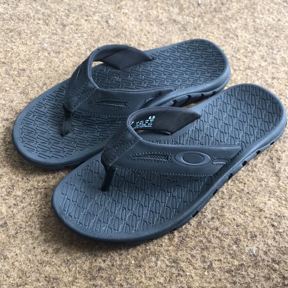 Oakley Black Flip Flop Sandals Youth 6, EU 38.5, 24cm New! - Picture 3 of 7